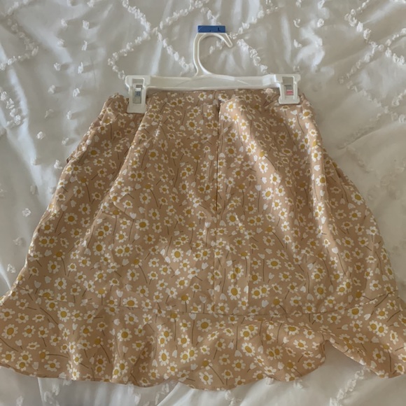 ⭐️GREAT DEAL⭐️ daisy mini ruffle skirt - Picture 2 of 3